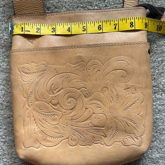 Patricia Nash Tan Crossbody Bag Tooled Floral Leather Classic Minimalist Western - Picture 2 of 10